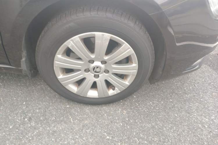Used Skoda Superb 2013 1.4TSI DSG Sport Edition Right Front Wheel Hub