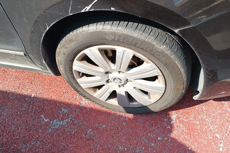 Used Skoda Superb 2013 1.4TSI Manual Shengshi Edition Right Front Wheel Hub