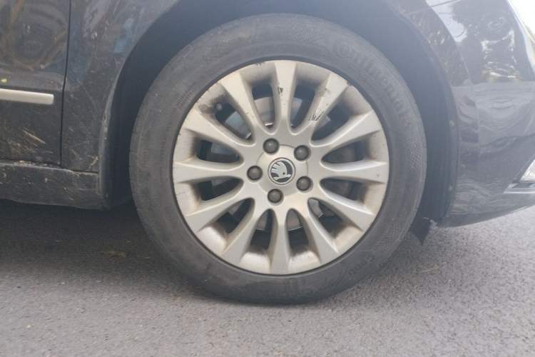 Used Skoda Superb 2013 1.8TSI Automatic MingShi Edition Right Front Wheel Hub