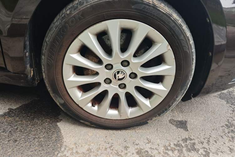 Used Skoda Superb 2013 1.8TSI Automatic MingShi Edition Right Front Wheel Hub