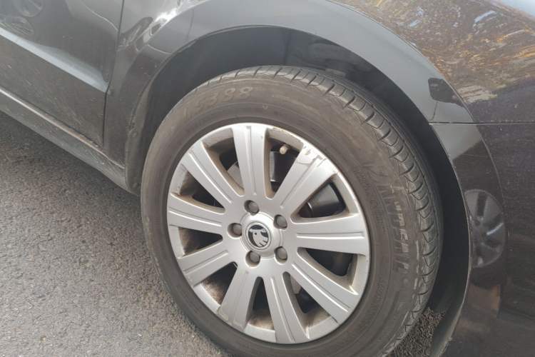 Used Skoda Superb 2013 1.4TSI Manual Shengshi Edition Right Front Wheel Hub