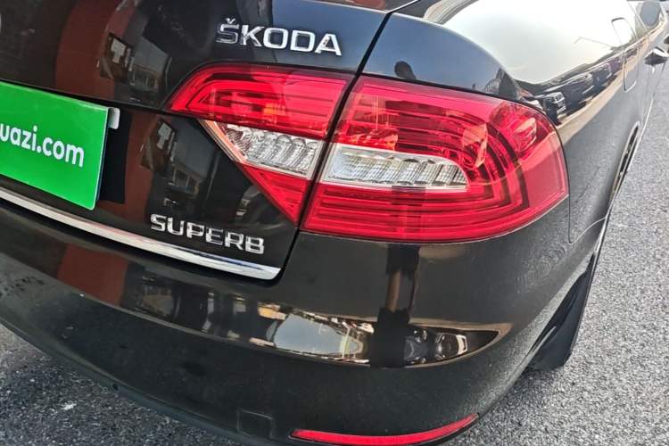 Used Skoda Superb 2013 1.8TSI Automatic Yashi Edition Right Rear Taillight