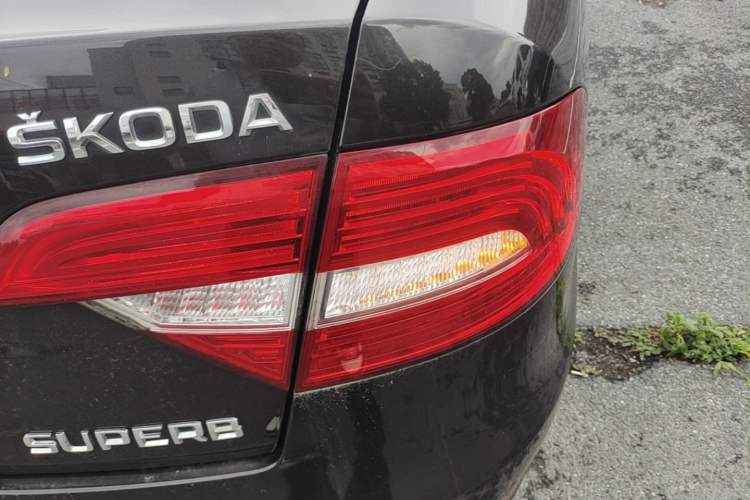 Used Skoda Superb 2013 1.8TSI Automatic MingShi Edition Right Rear Taillight