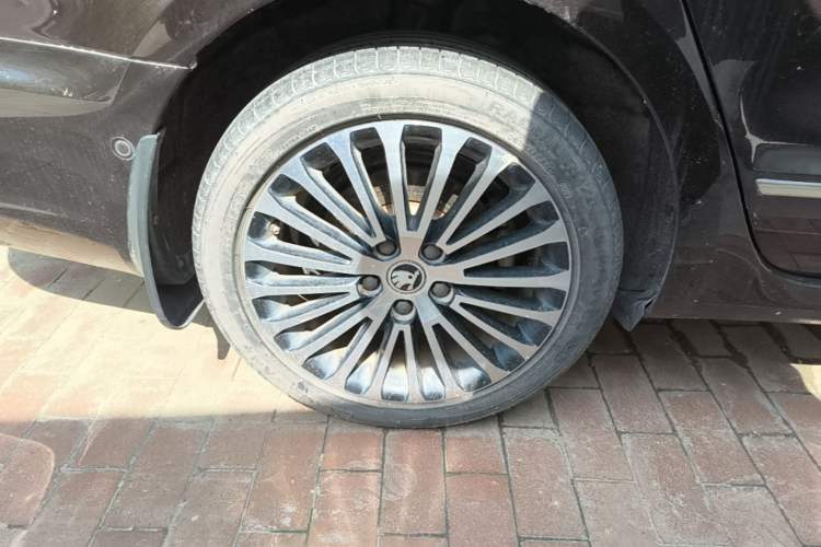 Used Skoda Superb 2013 2.0 TSI DSG Luxury Edition Right Rear Wheel Hub