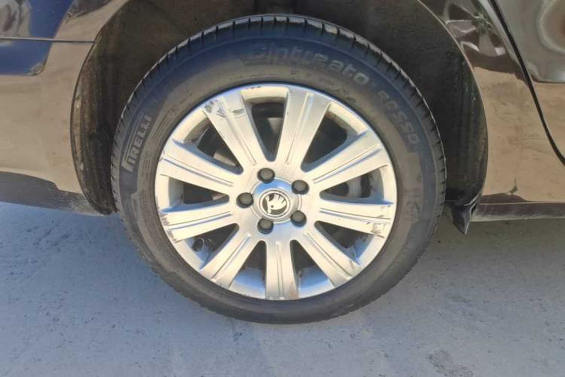 Used Skoda Superb 2013 1.4TSI DSG Sport Edition Right Rear Wheel Hub