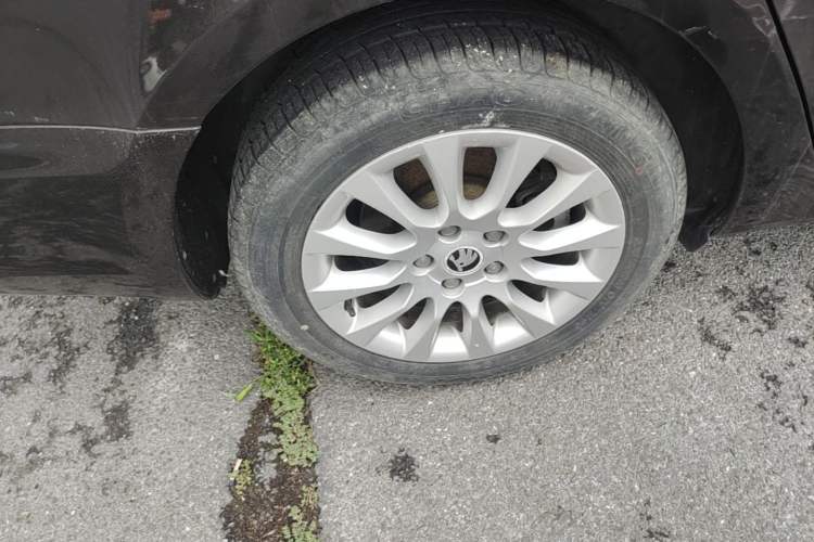 Used Skoda Superb 2013 1.8TSI Automatic MingShi Edition Right Rear Wheel Hub