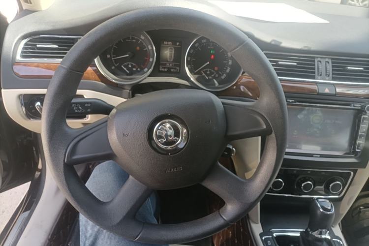 Used Skoda Superb 2013 1.8TSI Automatic MingShi Edition Steering Wheel