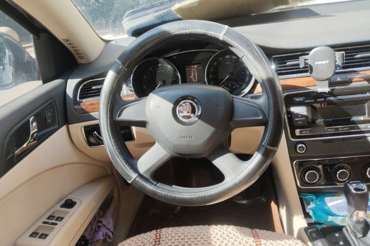 Used Skoda Superb 2013 1.8TSI Automatic MingShi Edition Steering Wheel