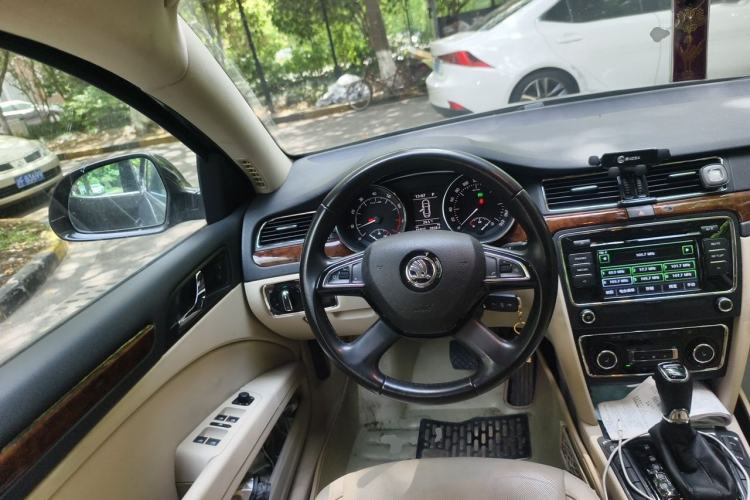 Used Skoda Superb 2013 1.8TSI Automatic Yashi Edition Steering Wheel