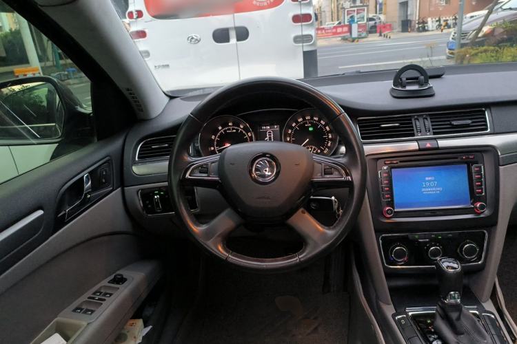 Used Skoda Superb 2013 1.8TSI Automatic MingShi Edition Steering Wheel