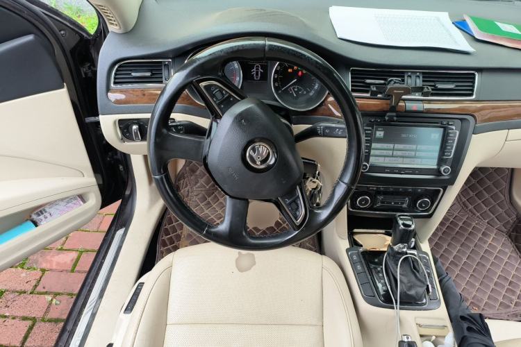 Used Skoda Superb 2013 1.8TSI Automatic Yashi Edition Steering Wheel