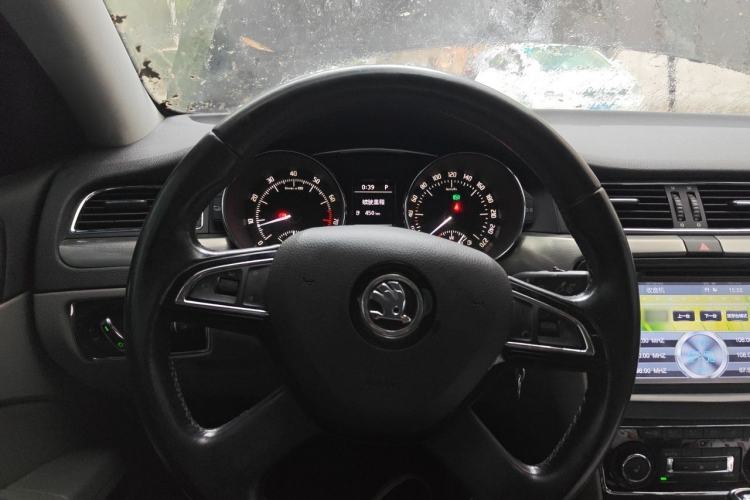 Used Skoda Superb 2013 1.8TSI Automatic Yashi Edition Steering Wheel