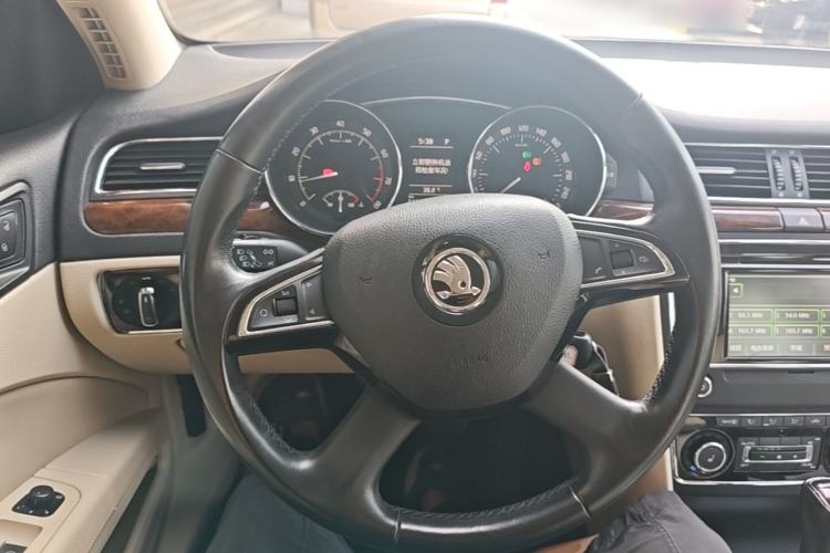 Used Skoda Superb 2013 1.8TSI Automatic Yashi Edition Steering Wheel
