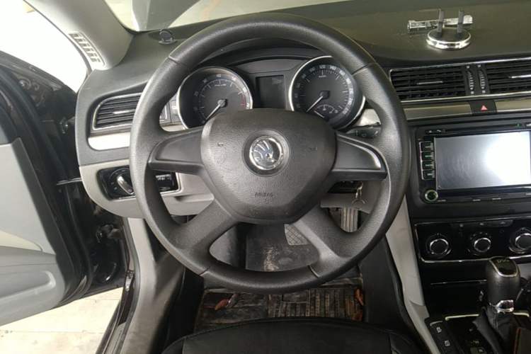 Used Skoda Superb 2013 1.4TSI DSG Sport Edition Steering Wheel