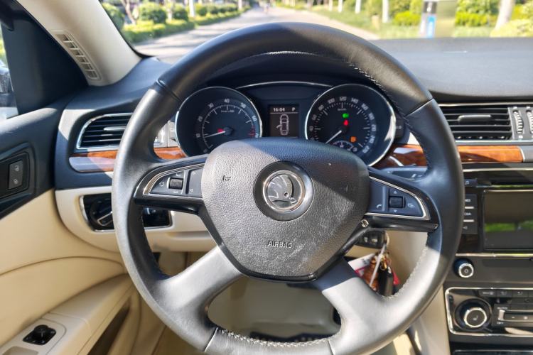 Used Skoda Superb 2013 1.8TSI Automatic Yashi Edition Steering Wheel
