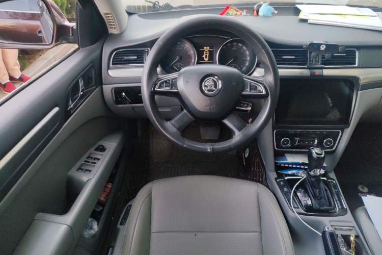 Used Skoda Superb 2013 1.8TSI Automatic Yashi Edition Steering Wheel