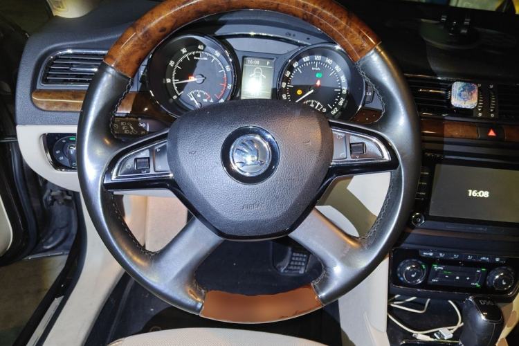 Used Skoda Superb 2013 2.0 TSI DSG Luxury Edition Steering Wheel