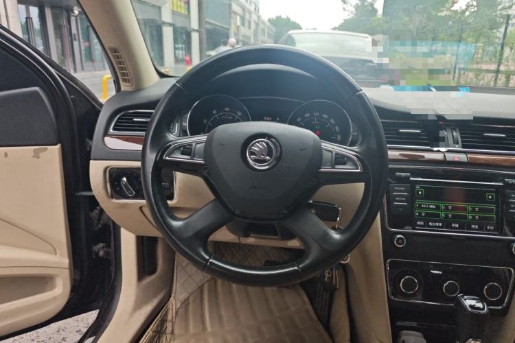 Used Skoda Superb 2013 1.8TSI Automatic MingShi Edition Steering Wheel
