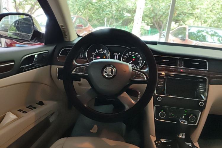 Used Skoda Superb 2013 1.8TSI Automatic MingShi Edition Steering Wheel