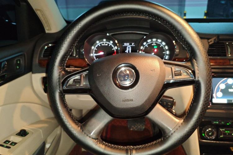 Used Skoda Superb 2013 1.8TSI Automatic Yashi Edition Steering Wheel