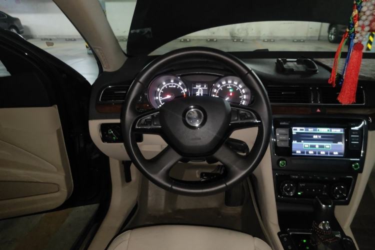 Used Skoda Superb 2013 1.8TSI Automatic Yashi Edition Steering Wheel