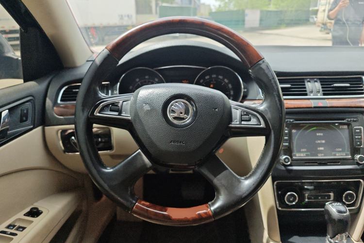 Used Skoda Superb 2013 2.0 TSI DSG Luxury Edition Steering Wheel