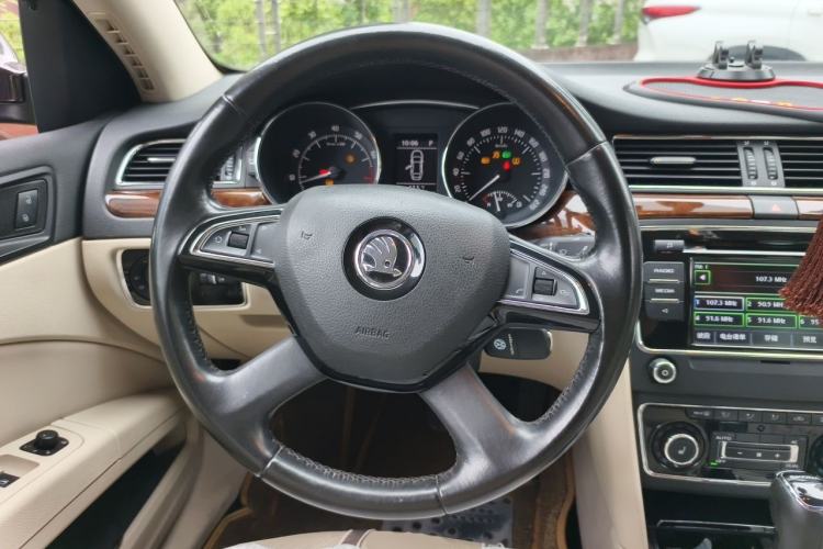 Used Skoda Superb 2013 1.8TSI Automatic Yashi Edition Steering Wheel