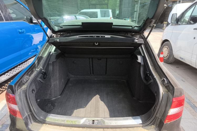 Used Skoda Superb 2013 2.0 TSI DSG Luxury Edition Trunk