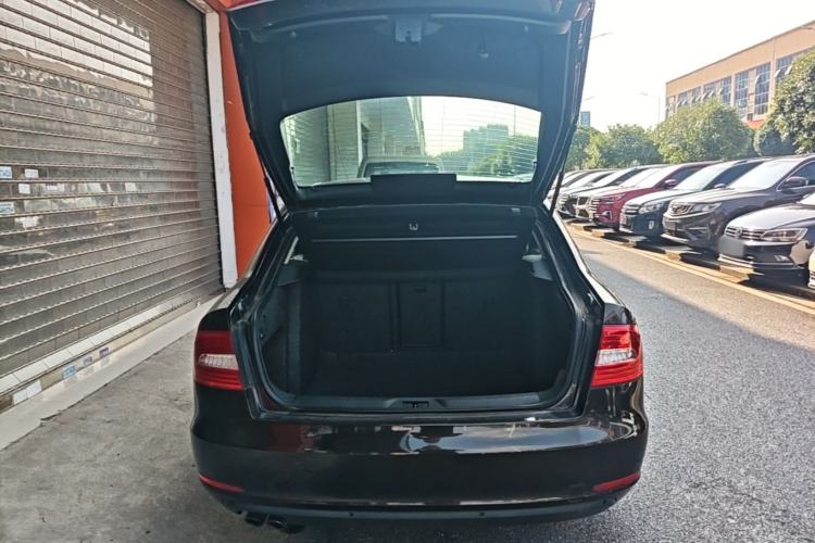 Used Skoda Superb 2013 1.8TSI Automatic Yashi Edition Trunk