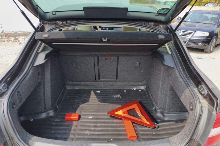 Used Skoda Superb 2013 1.8TSI Automatic Yashi Edition Trunk