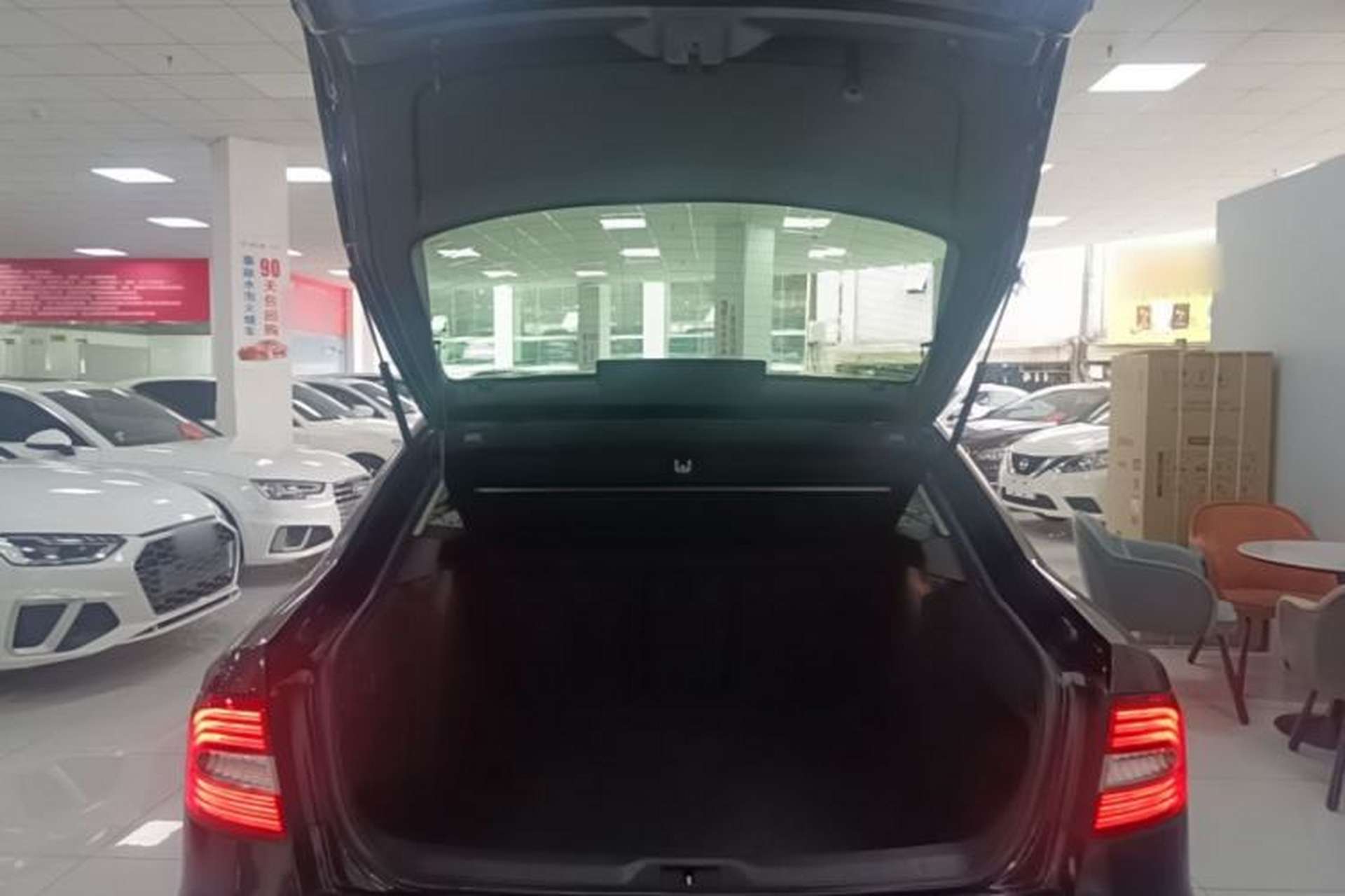 Used Skoda Superb 2013 1.8TSI Automatic Yashi Edition Trunk