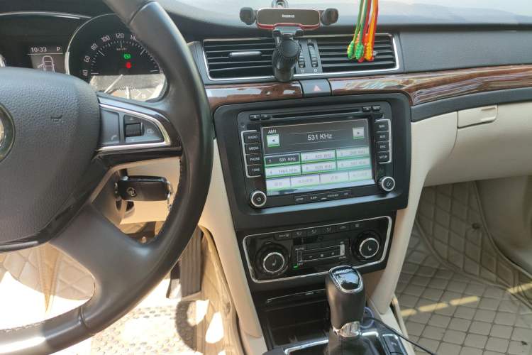 Used Skoda Superb 2013 1.8TSI Automatic Yashi Edition Audio And AC Panel