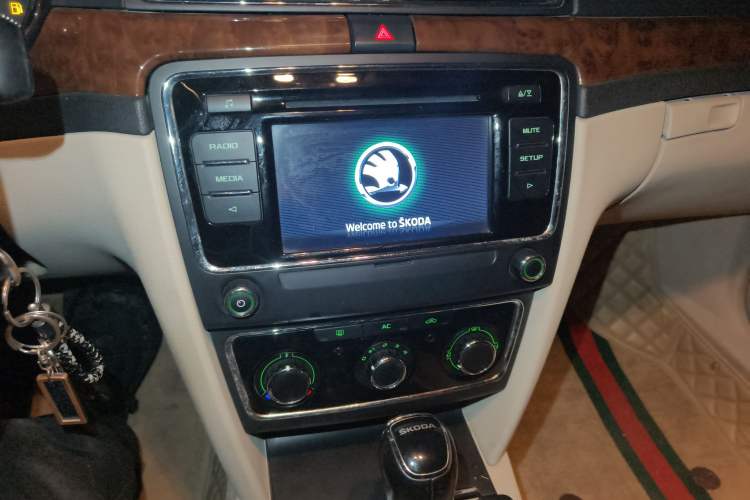 Used Skoda Superb 2013 1.8TSI Automatic MingShi Edition Audio And AC Panel
