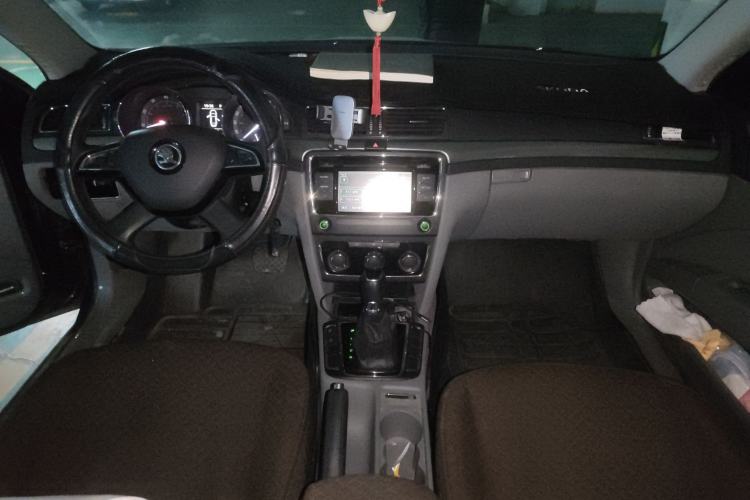 Used Skoda Superb 2013 1.8TSI Automatic MingShi Edition Center Console