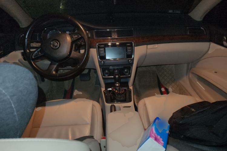 Used Skoda Superb 2013 1.8TSI Automatic MingShi Edition Center Console