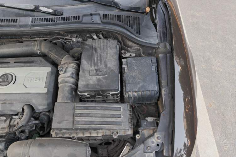 Used Skoda Superb 2013 1.8TSI Automatic Yashi Edition Engine Bay Left