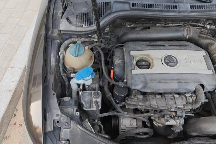 Used Skoda Superb 2013 1.8TSI Automatic Yashi Edition Engine Bay Right