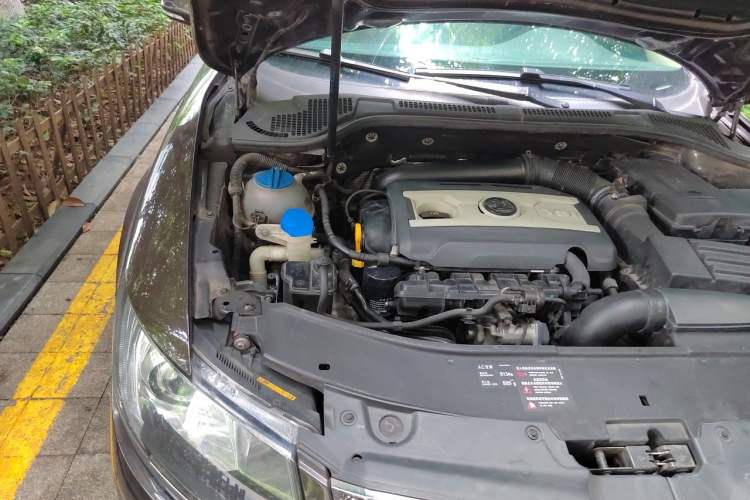 Used Skoda Superb 2013 1.8TSI Automatic Yashi Edition Engine Bay Right