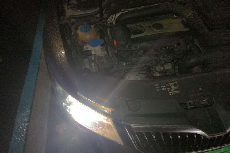 Used Skoda Superb 2013 1.8TSI Automatic MingShi Edition Engine Bay Right
