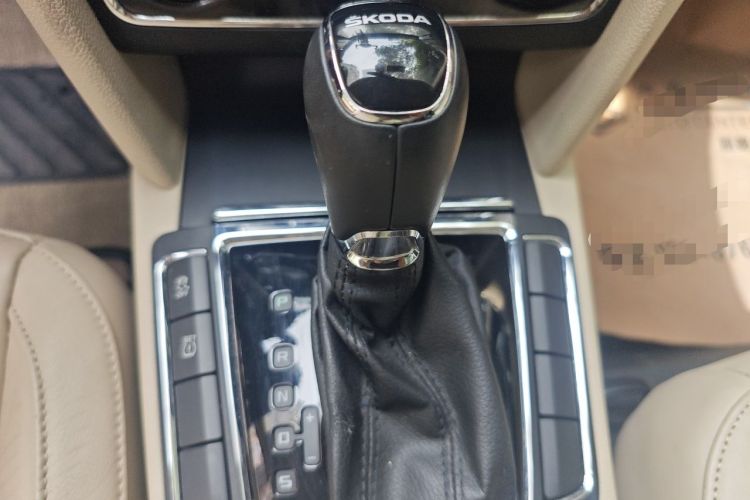 Used Skoda Superb 2013 1.8TSI Automatic MingShi Edition Gear Lever