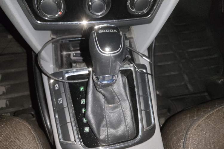 Used Skoda Superb 2013 1.8TSI Automatic MingShi Edition Gear Lever