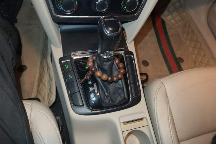 Used Skoda Superb 2013 1.8TSI Automatic MingShi Edition Gear Lever