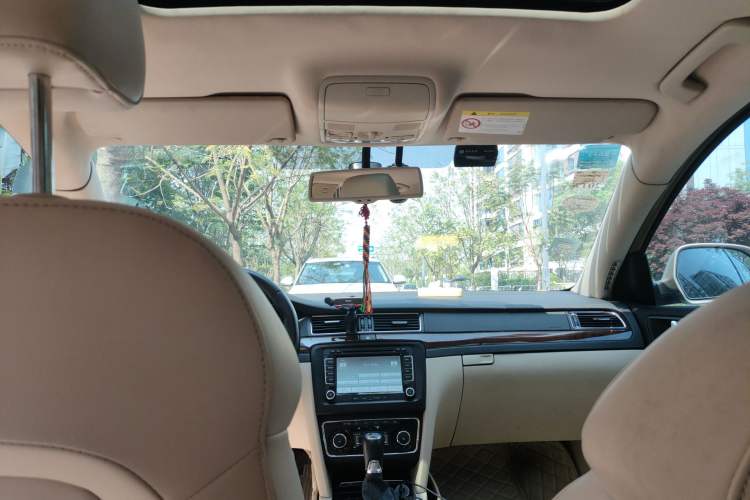 Used Skoda Superb 2013 1.8TSI Automatic Yashi Edition Headliner