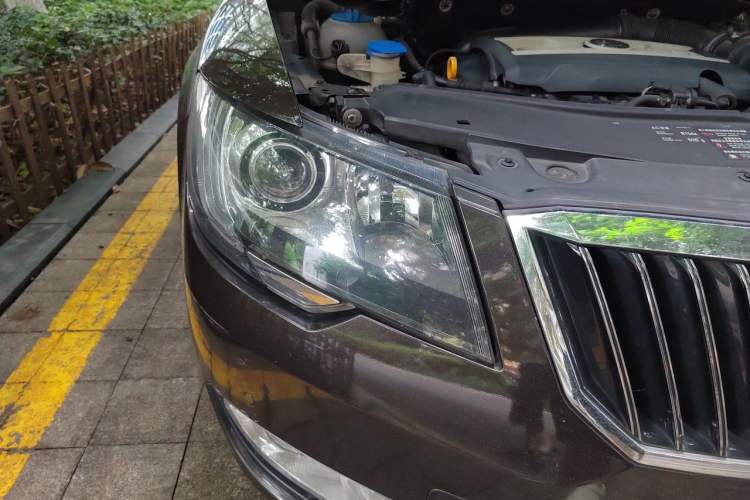 Used Skoda Superb 2013 1.8TSI Automatic Yashi Edition Right Front Headlight