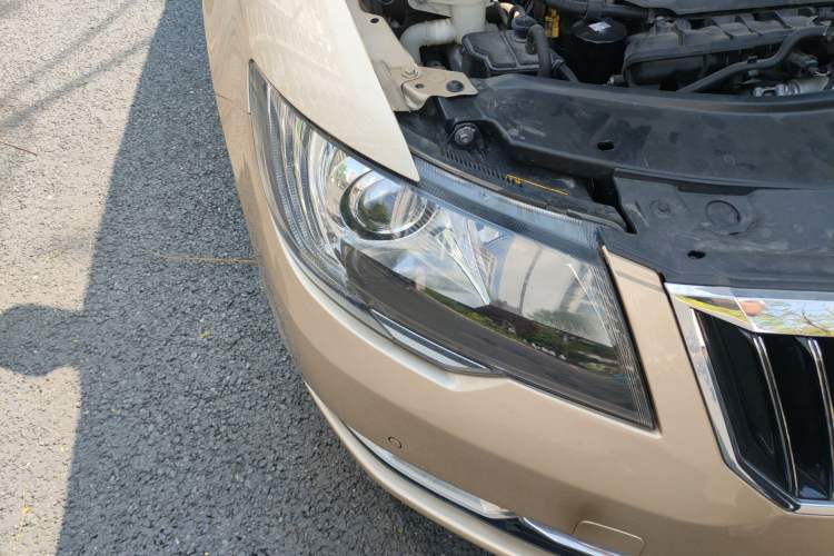 Used Skoda Superb 2013 1.8TSI Automatic Yashi Edition Right Front Headlight