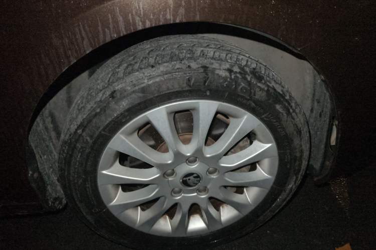 Used Skoda Superb 2013 1.8TSI Automatic MingShi Edition Right Front Wheel Hub