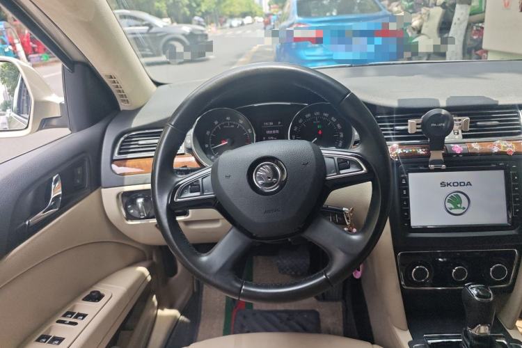 Used Skoda Superb 2013 1.8TSI Automatic MingShi Edition Steering Wheel