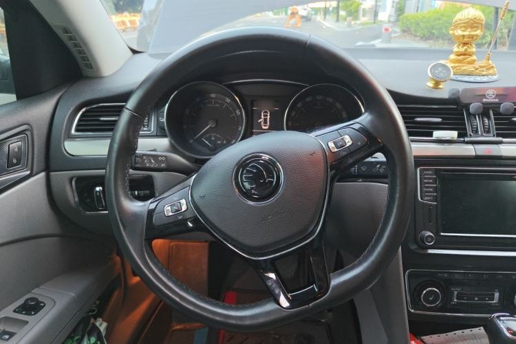 Used Skoda Superb 2013 1.8TSI Automatic Yashi Edition Steering Wheel