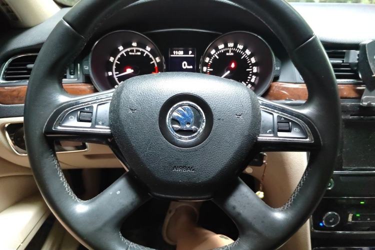 Used Skoda Superb 2013 1.8TSI Automatic Yashi Edition Steering Wheel