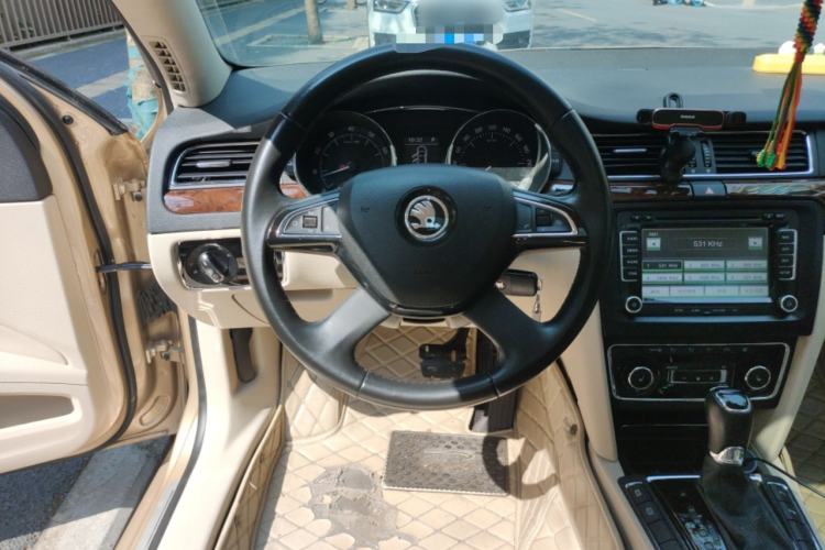 Used Skoda Superb 2013 1.8TSI Automatic Yashi Edition Steering Wheel